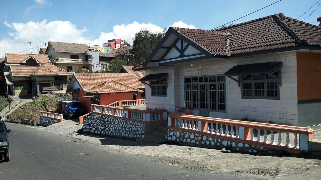 Sedulur Homestay ブロモ山 エクステリア 写真