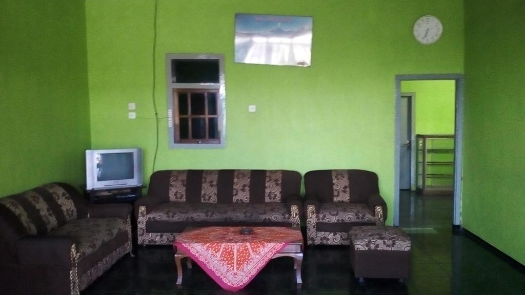 Sedulur Homestay ブロモ山 エクステリア 写真